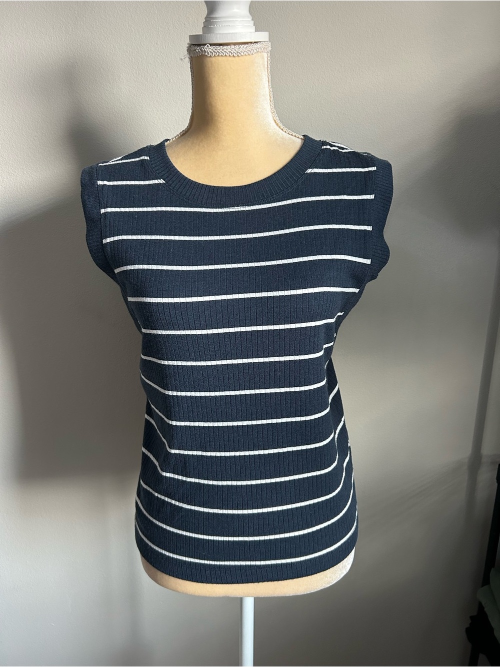 NEW nine britton Navy and White Striped Sleeveless Knit Tank Sz M